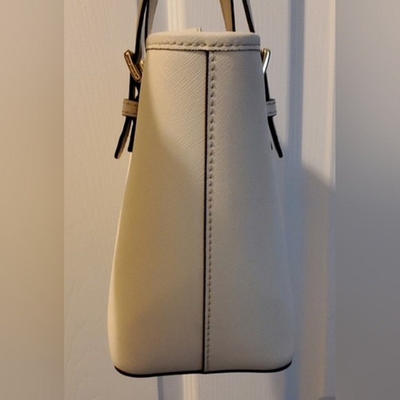 MICHEAL Micheal Kors Jet Set Tote - Picture 3 of 16